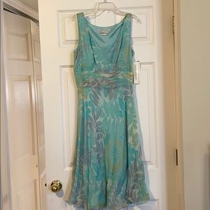 NWT Maggy London Size 8 Sleeveless Floral Dress